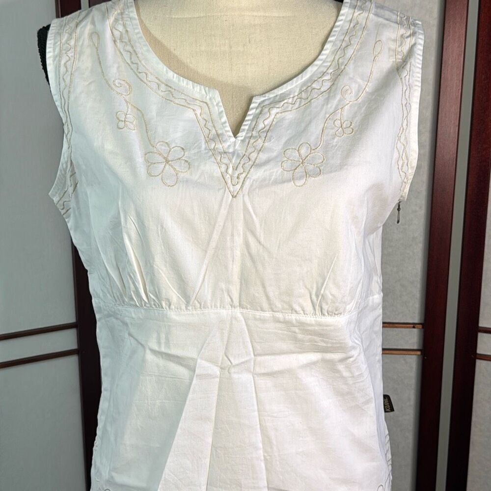 Kuhl while sleeveless top with cream floral embroidery